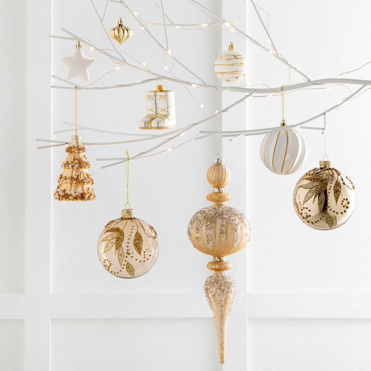Scatola da 4 Ornamenti per Albero di Natale + Perline in Vetro Color Oro J-Line