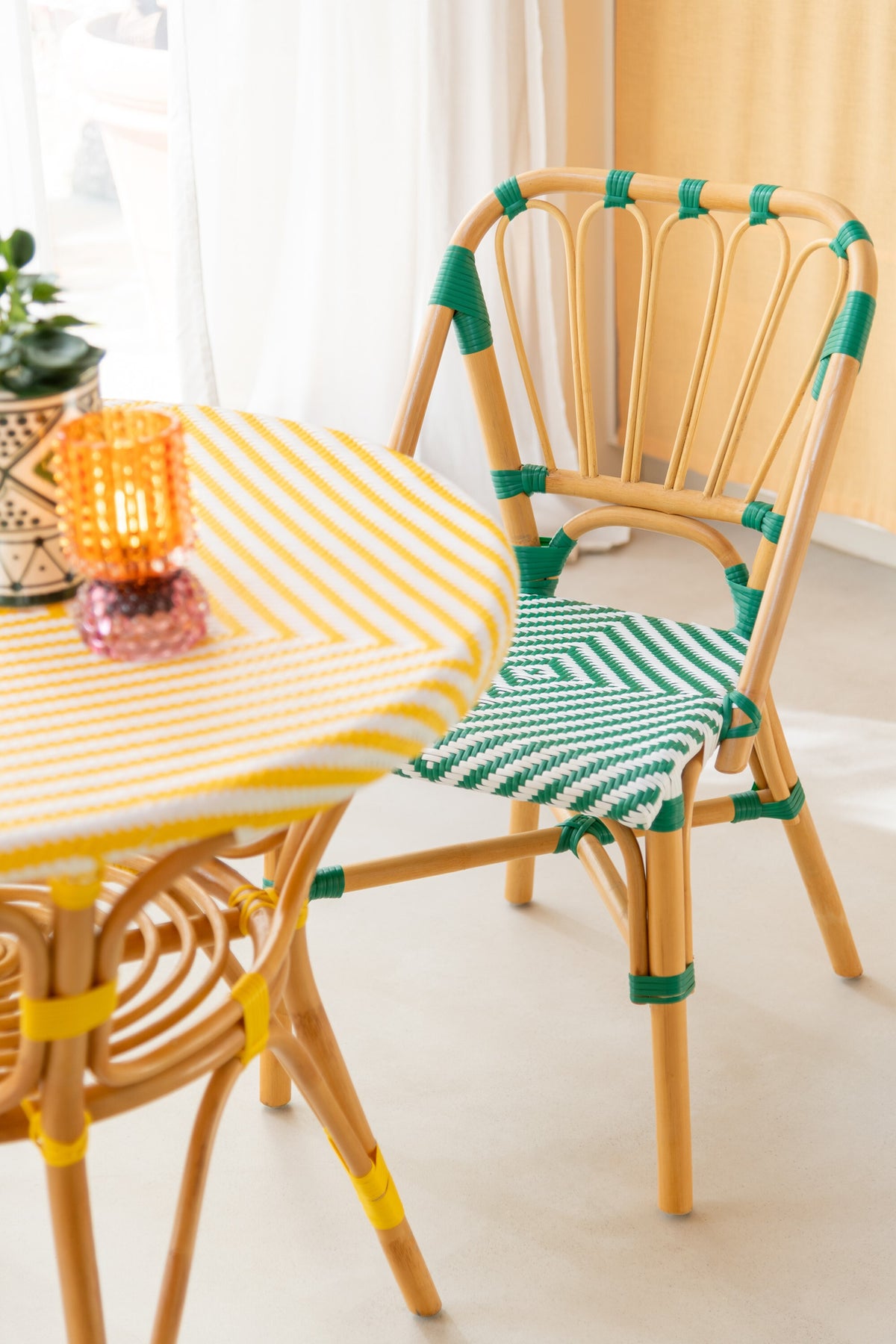Sedia in rattan verde scuro/bianca J-Line