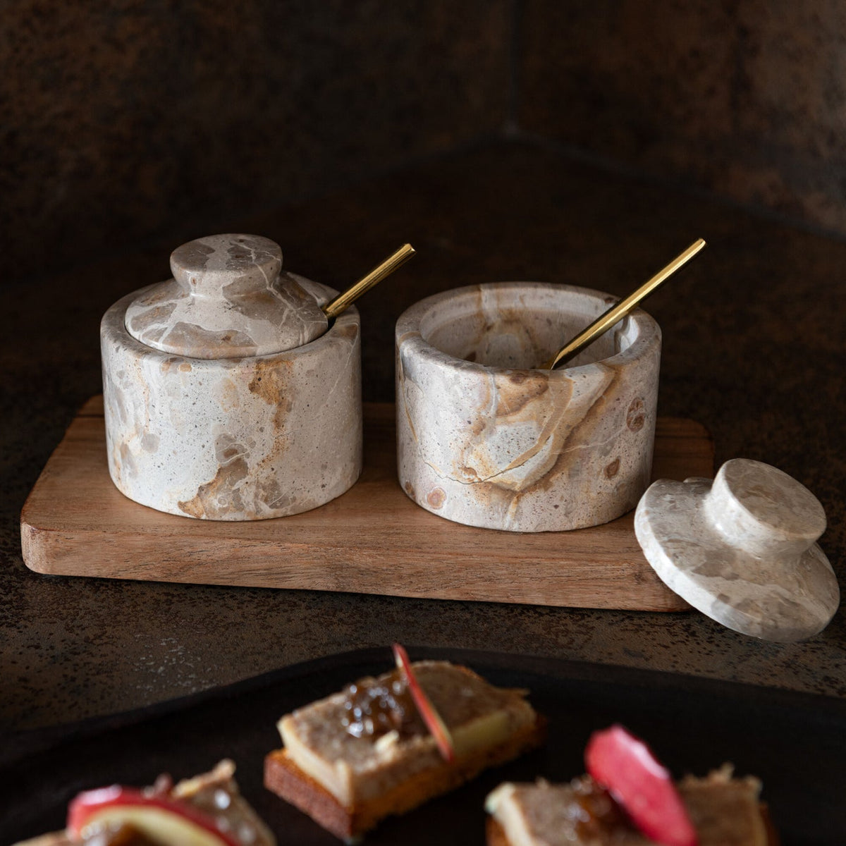 Set di spezie in marmo naturale/beige J-Line