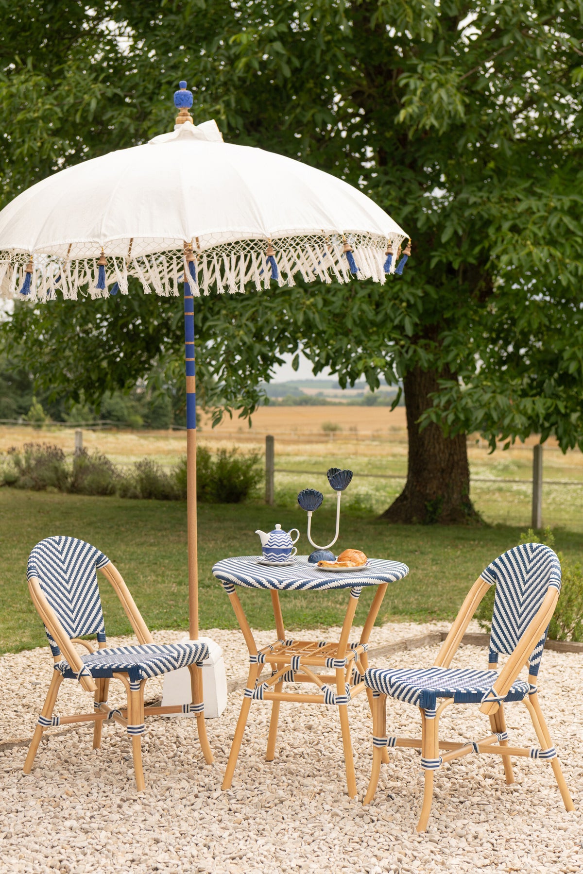 Tavolo da pranzo outdoor Geo rotondo in rattan blu/bianco J-Line
