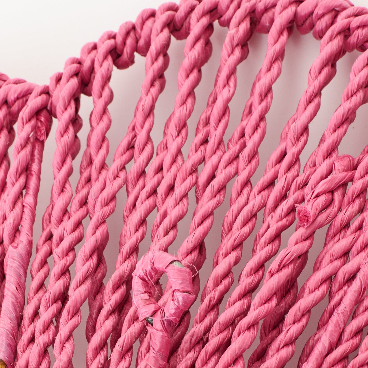 Specchio da parete in rafia rosa scuro J-Line