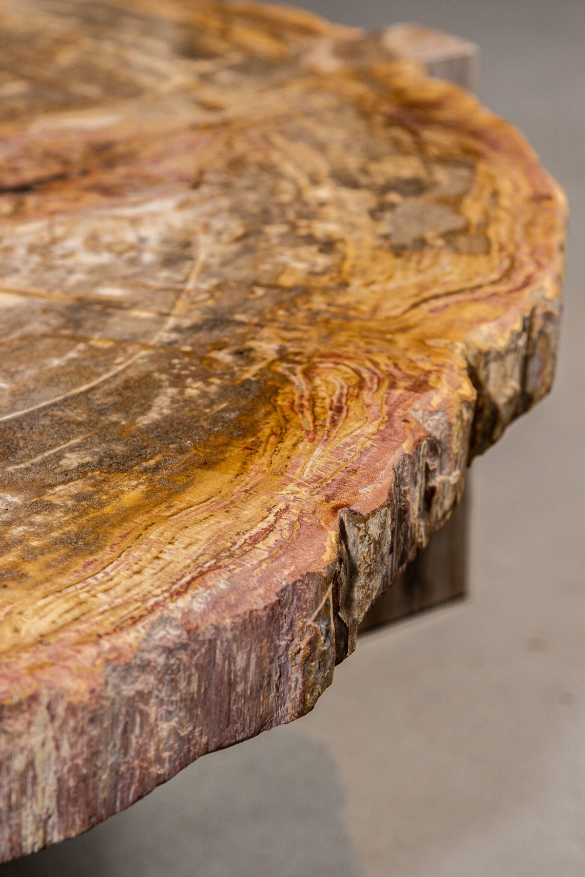Tavolino da salotto Kayo Naturale Legno pietrificato 3 Gambe Alto PTMD