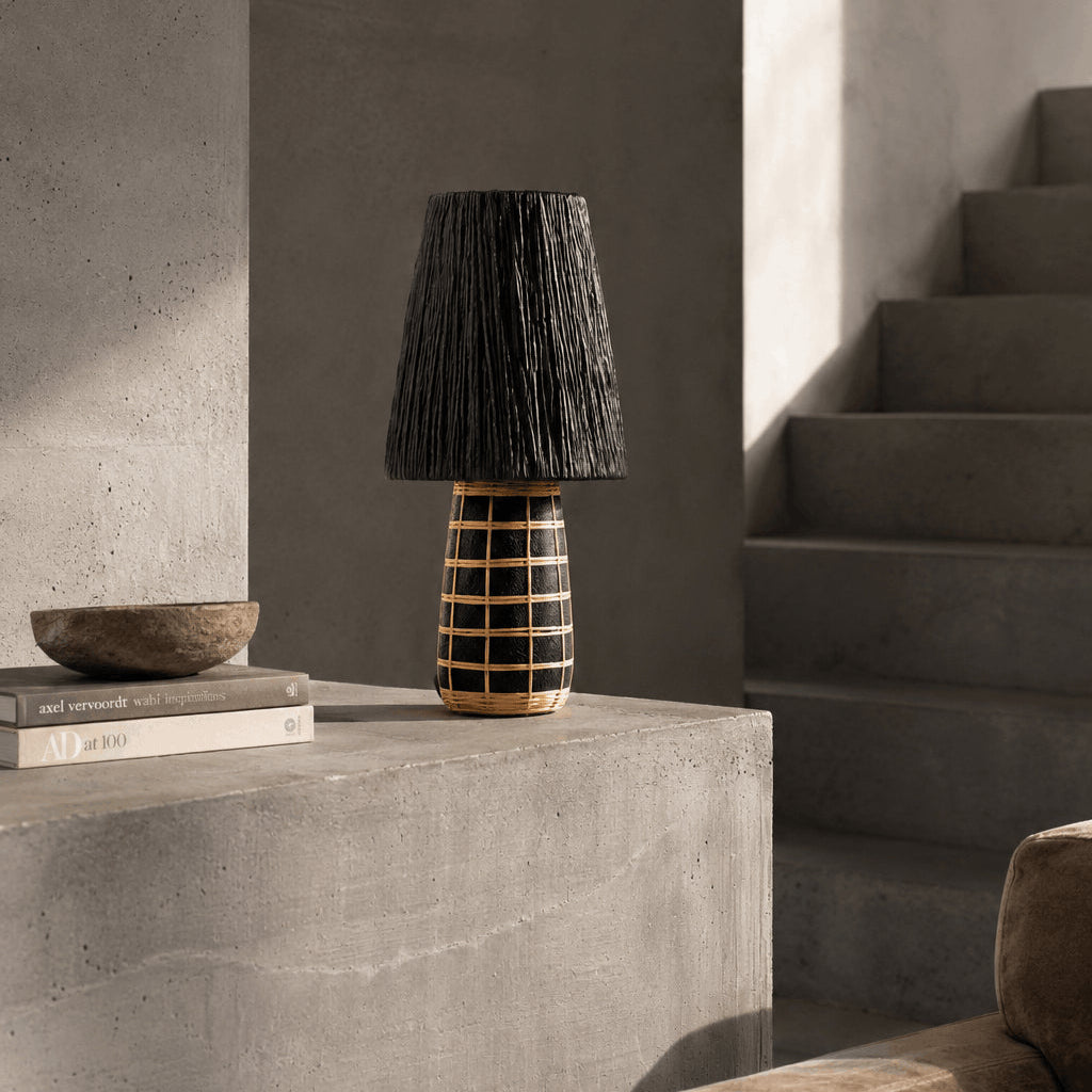 La lampada da tavolo Naxos - Nero Naturale Bazar Bizar