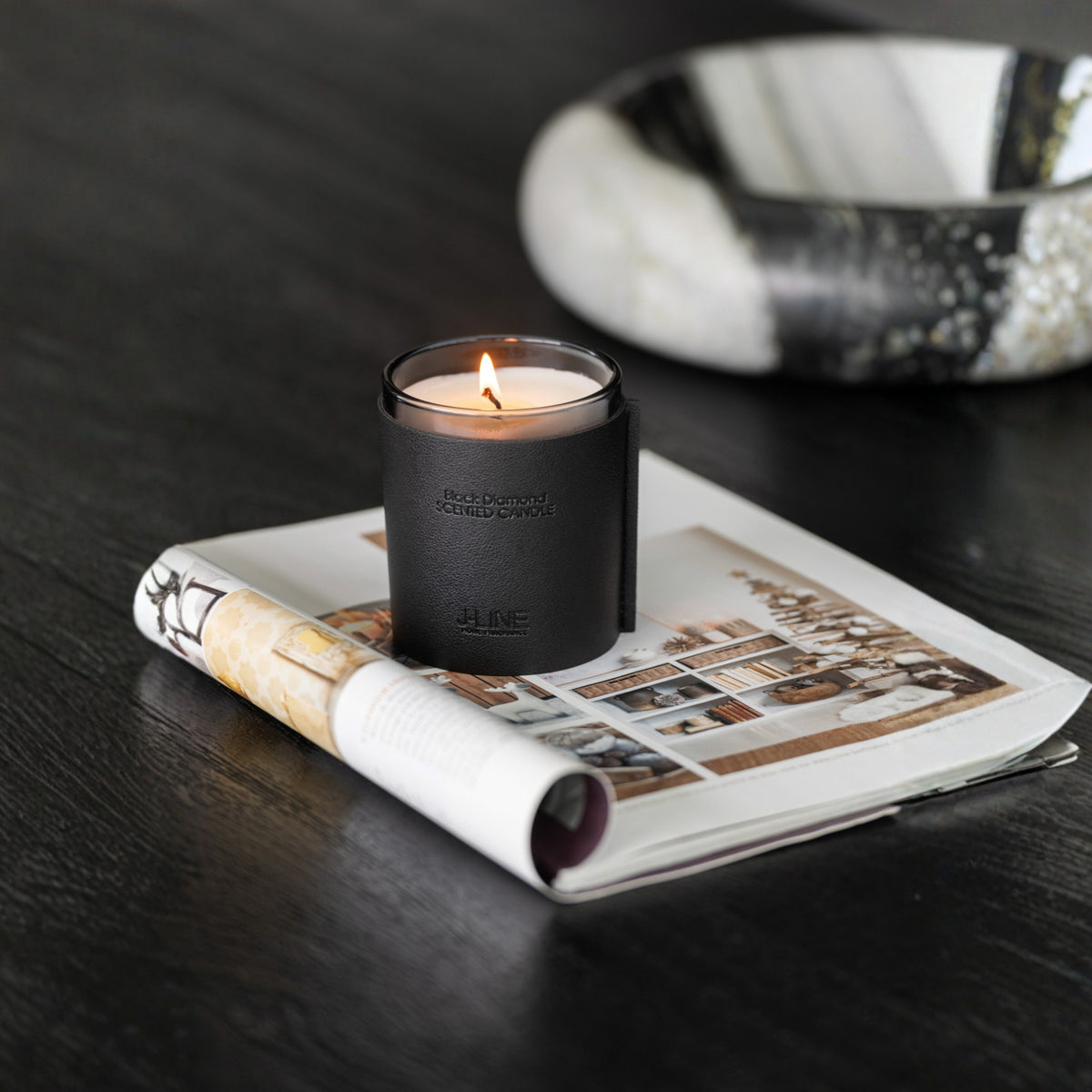 Candela profumata Cuoio Nero 40 ore