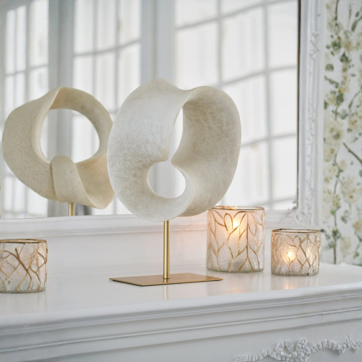 Decorazione Astratta in Resina Bianca/Oro Large J-Line