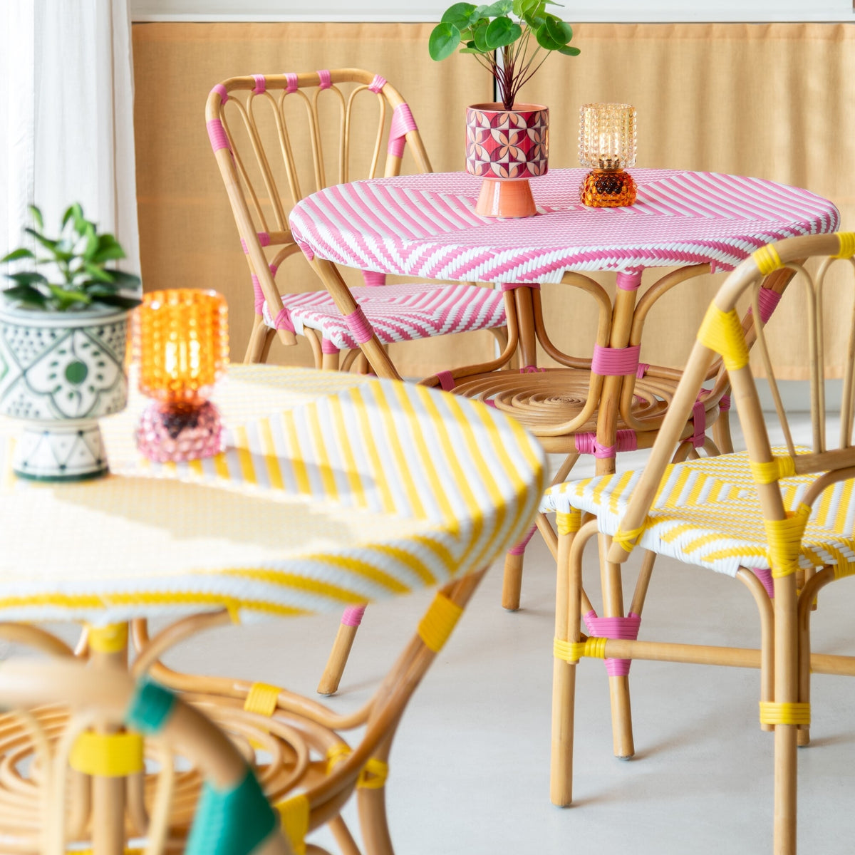 Tavolo da pranzo in rattan giallo/bianco J-Line