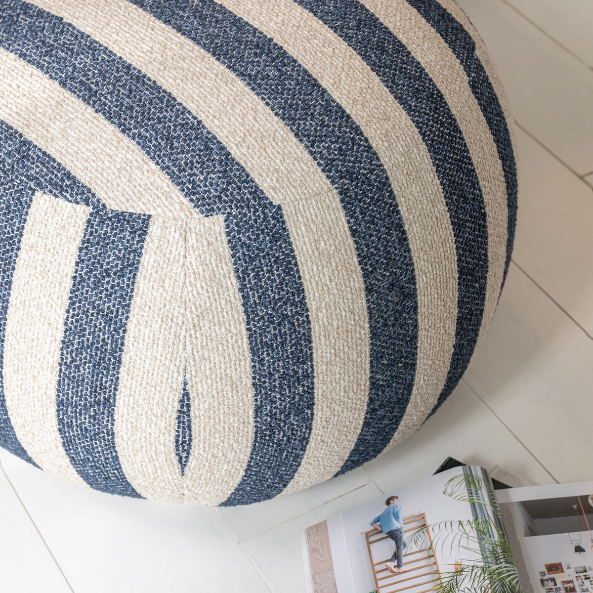 Pouf a righe blu/bianco sporco J-Line