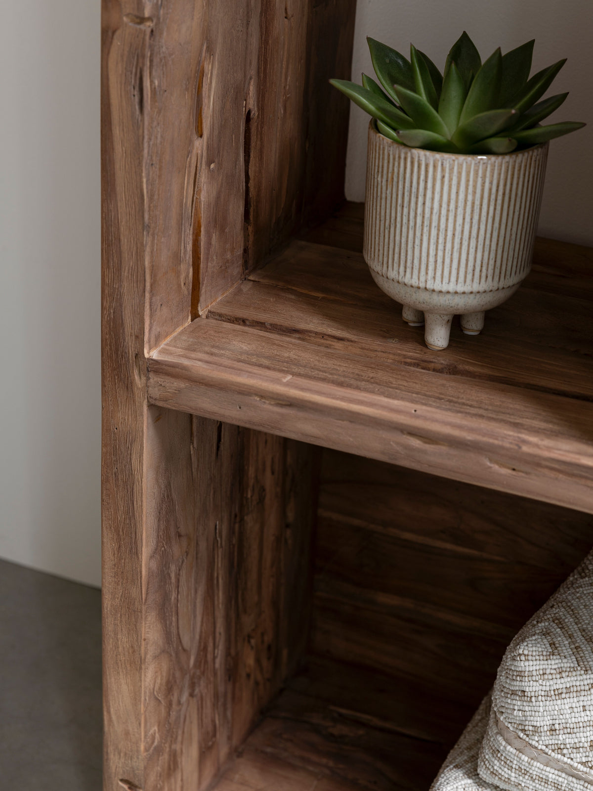 MUST Living Gallery Libreria