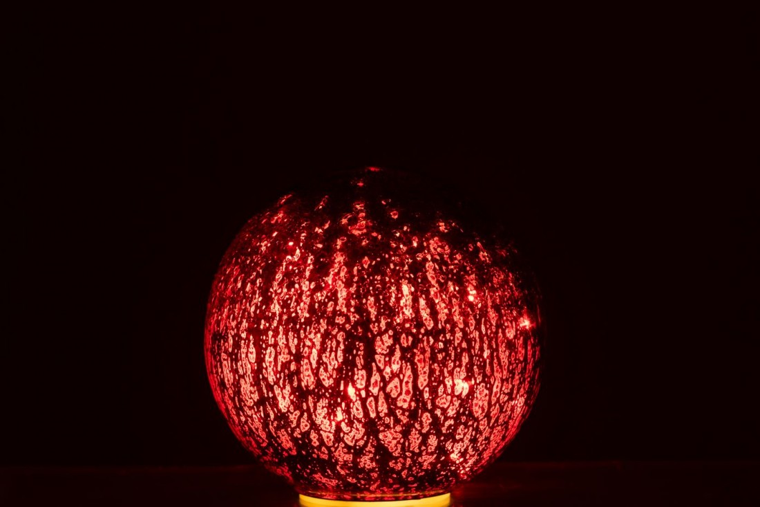 Sfera LED in vetro craquelé rosso natalizio, set da 2 J-Line