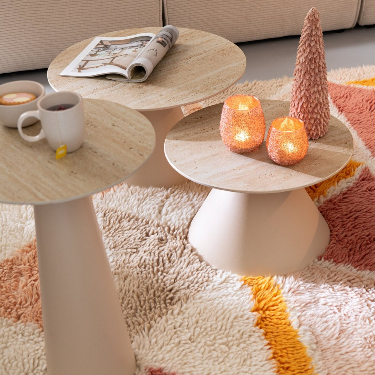 Set di 2 tavolini laterali conici in ferro color écru/beige J-Line