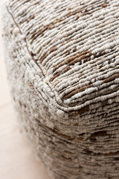 Pouf in lana tessuta écru/marrone 45x45x45 cm J-Line