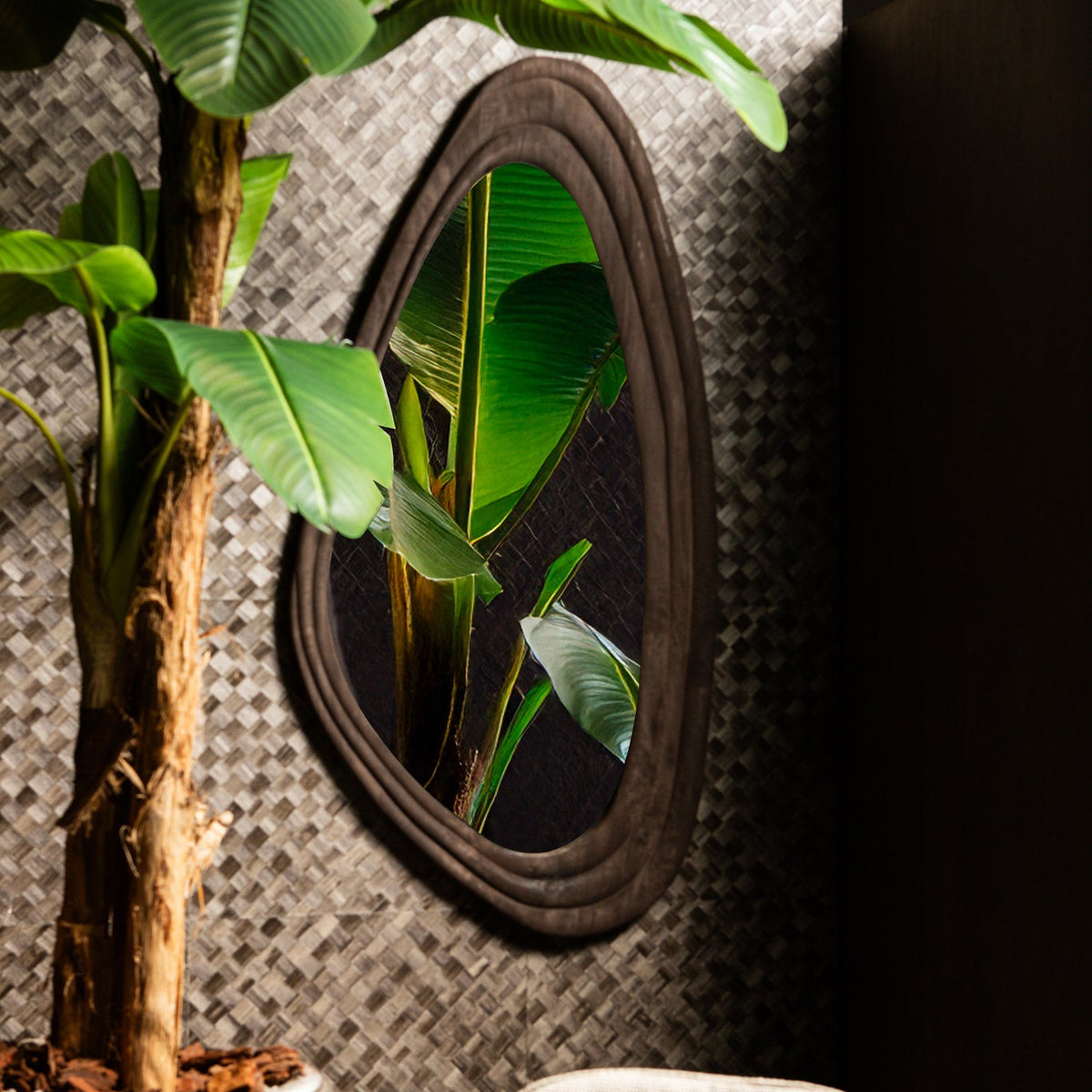 Santin Brown specchio triangolare organico in legno di mango PTMD