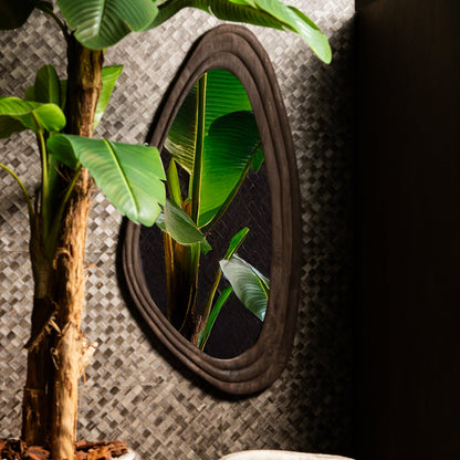 Santin Brown specchio triangolare organico in legno di mango PTMD