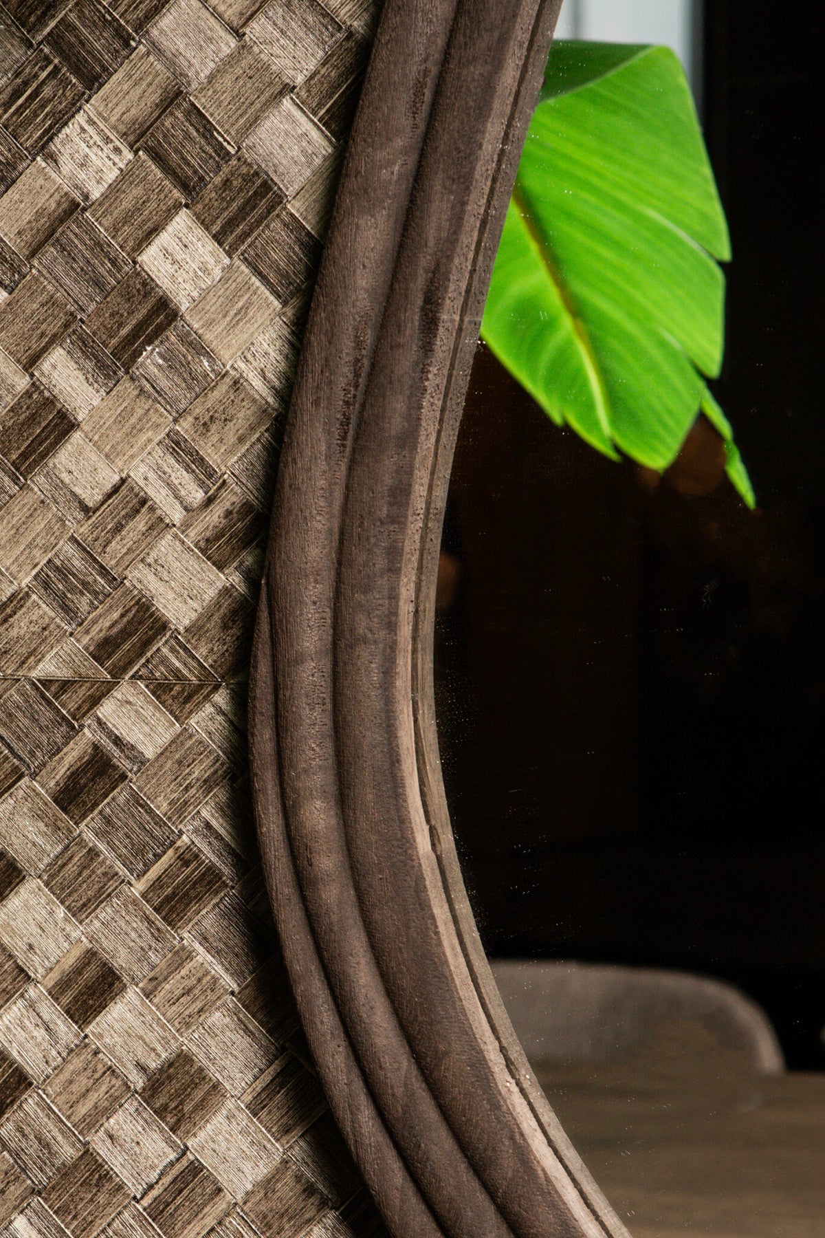 Santin Brown specchio triangolare organico in legno di mango PTMD