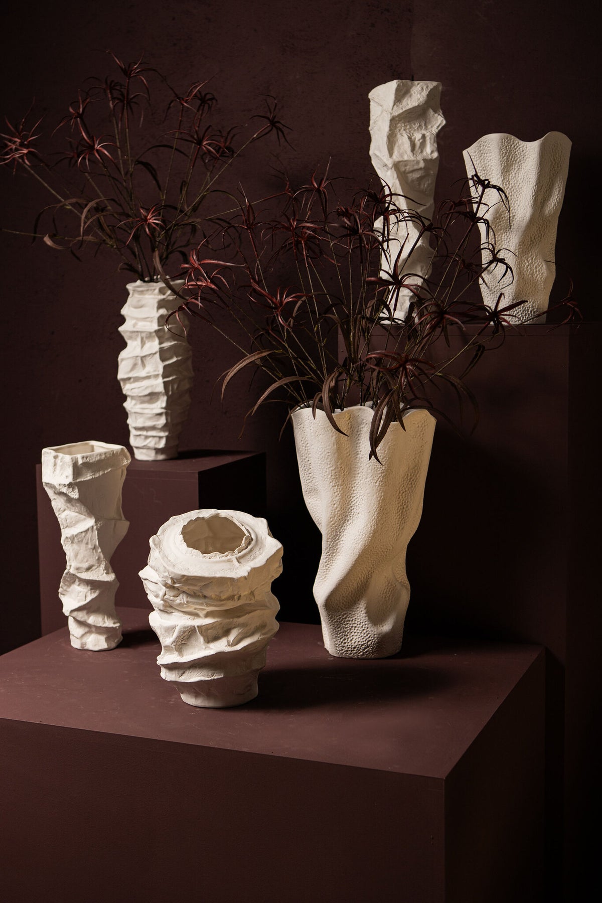 Aharon Vaso in Ceramica Bianca di Forma Irregolare Slim L 24x23x51cm PTMD