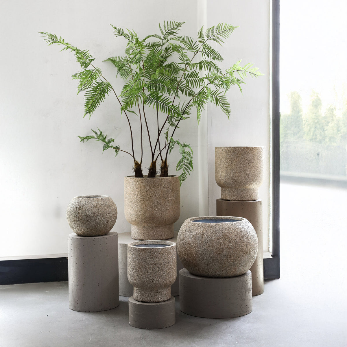 Set di 2 vasi da fiori Nihara beige in fibrocemento, a forma di bulbo, PTMD