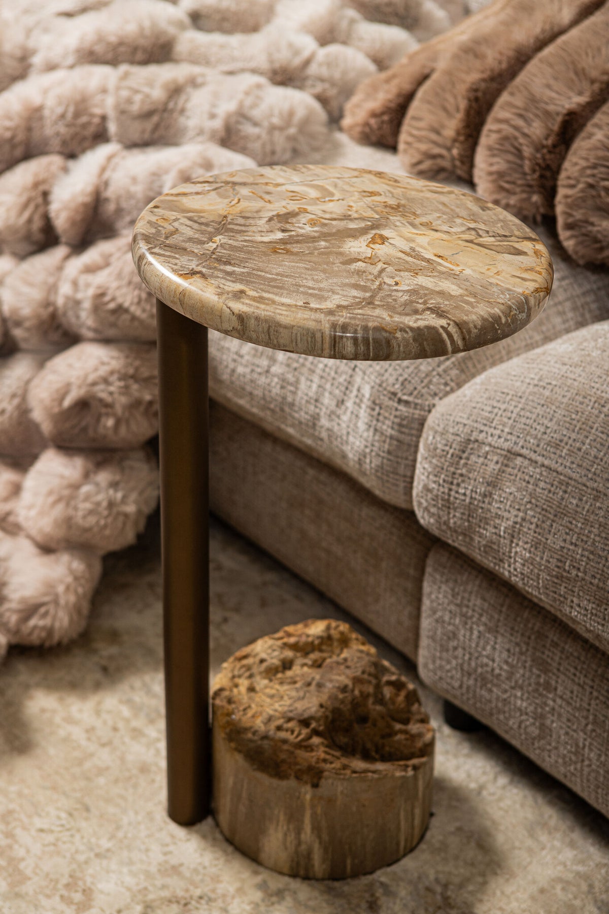 Tavolino Ataja Naturale Legno pietrificato naturale Gamba in ottone PTMD