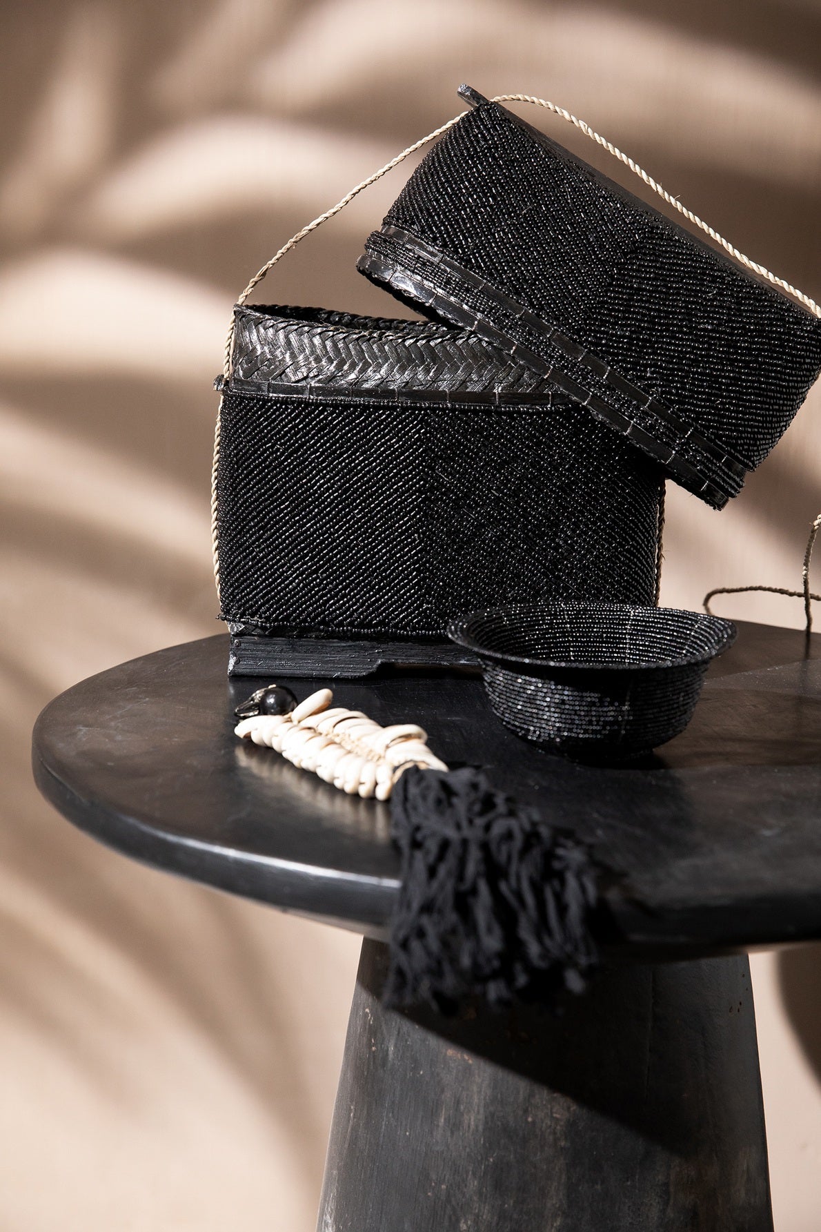 Il cofanetto di perline - Nero Bazar Bizar
