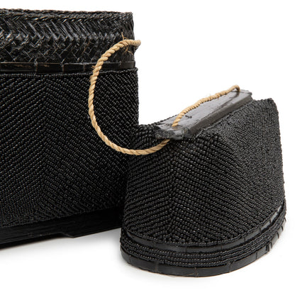 Il cofanetto di perline - Nero Bazar Bizar