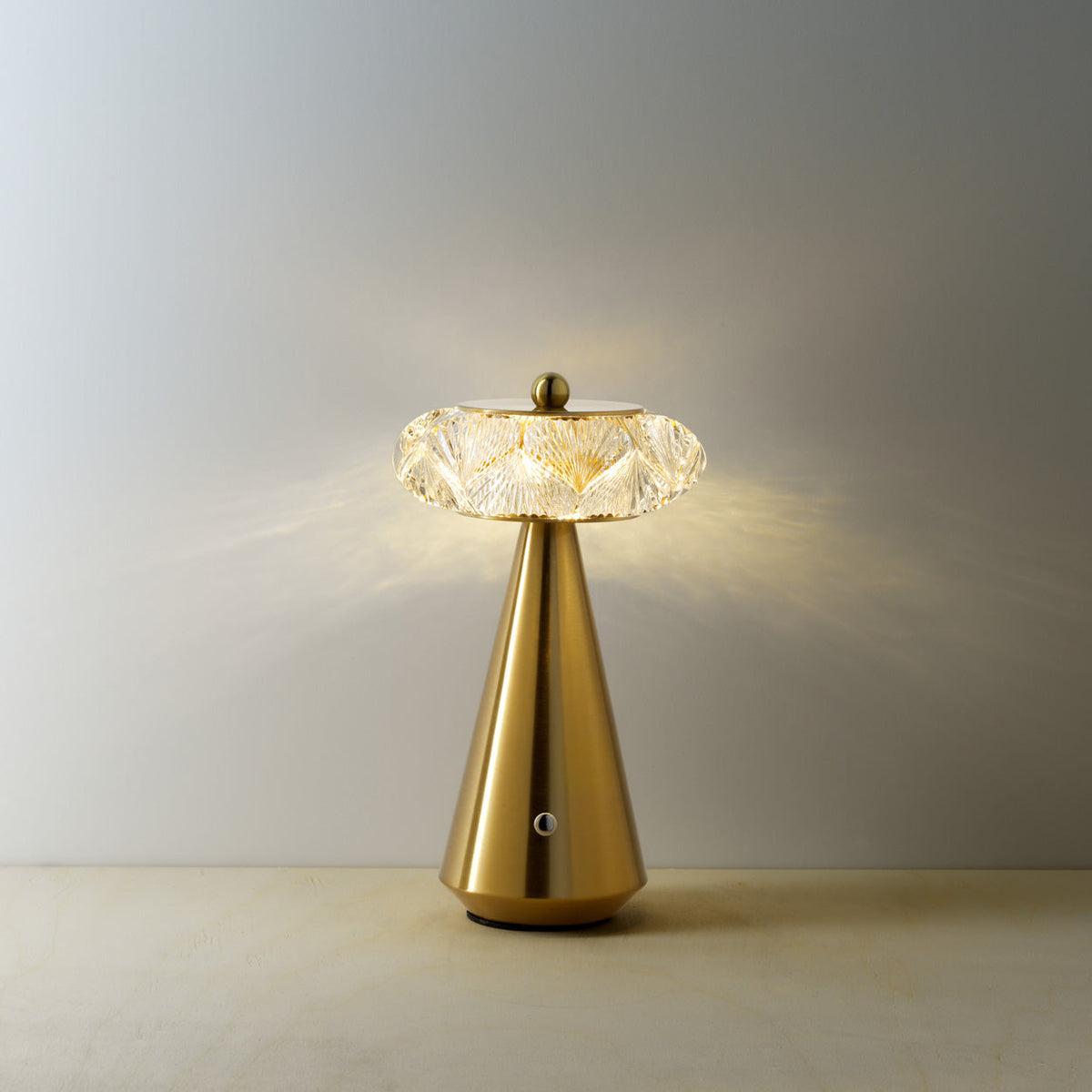 La lampada da tavolo a LED Diamond Diva