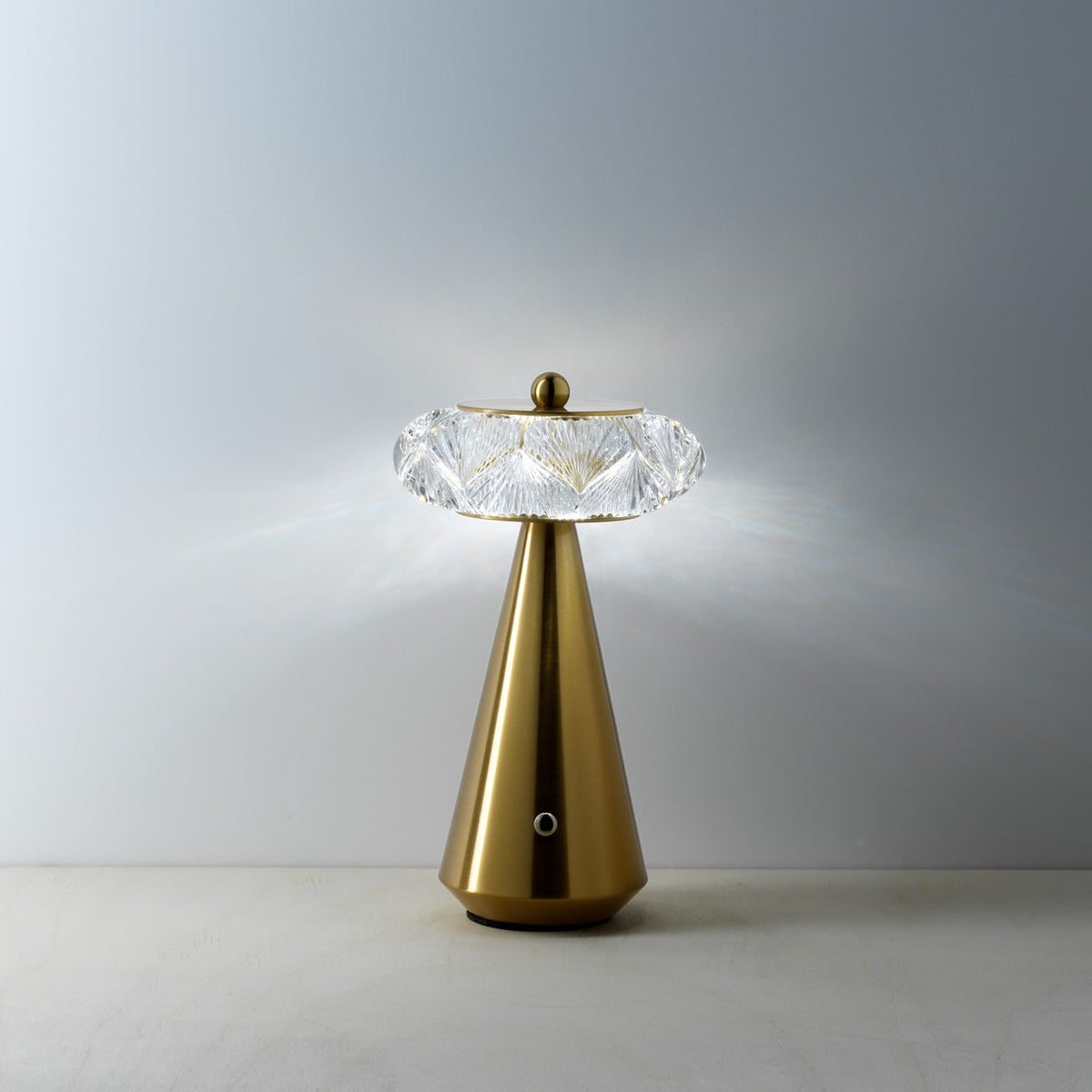La lampada da tavolo a LED Diamond Diva