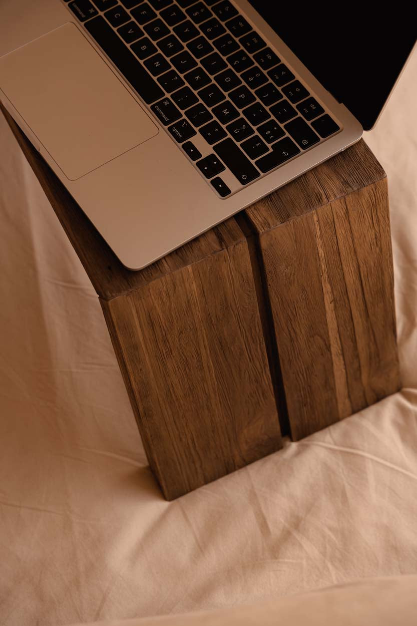 Il tavolo per laptop Ashley Cocoon Naturale Bazar Bizar