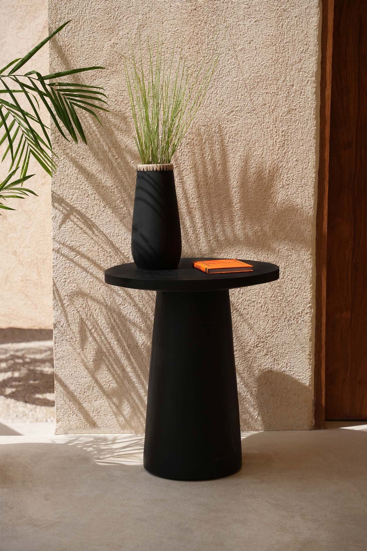 Il tavolino Timber Conic nero 50 Bazar Bizar