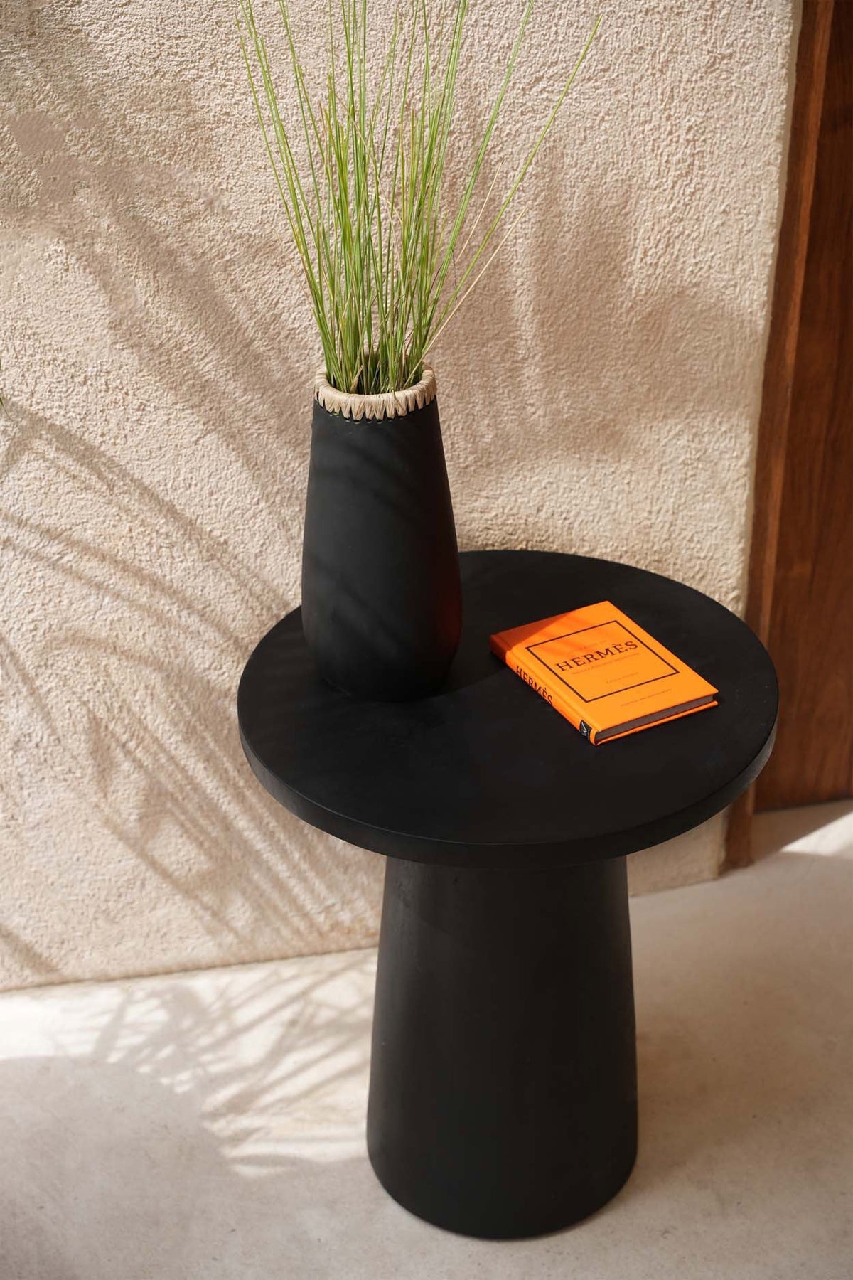 Il tavolino Timber Conic nero 50 Bazar Bizar