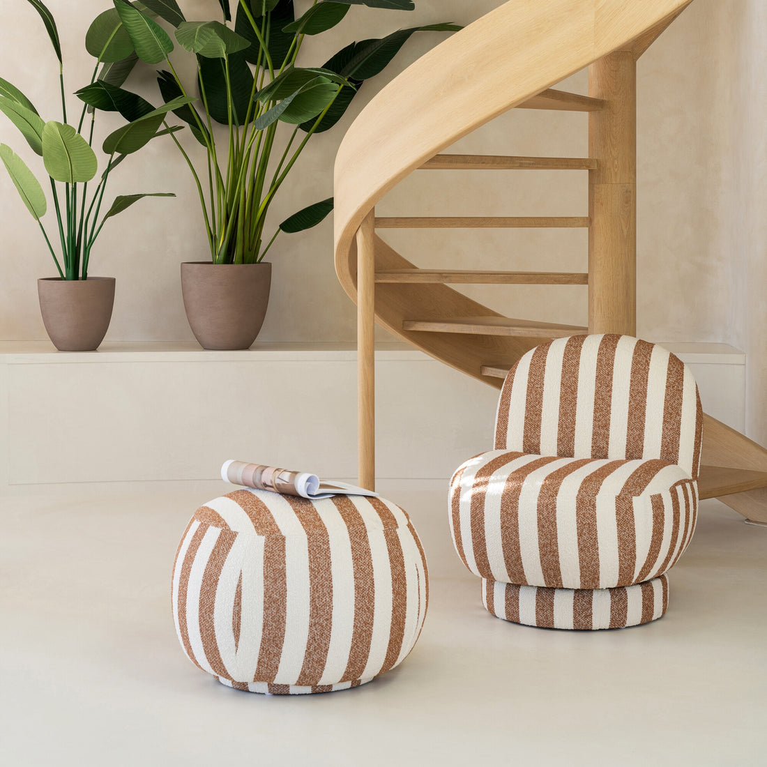 Poltrona Lounge in Tessuto a Righe Camel/Bianco Sporco J-Line