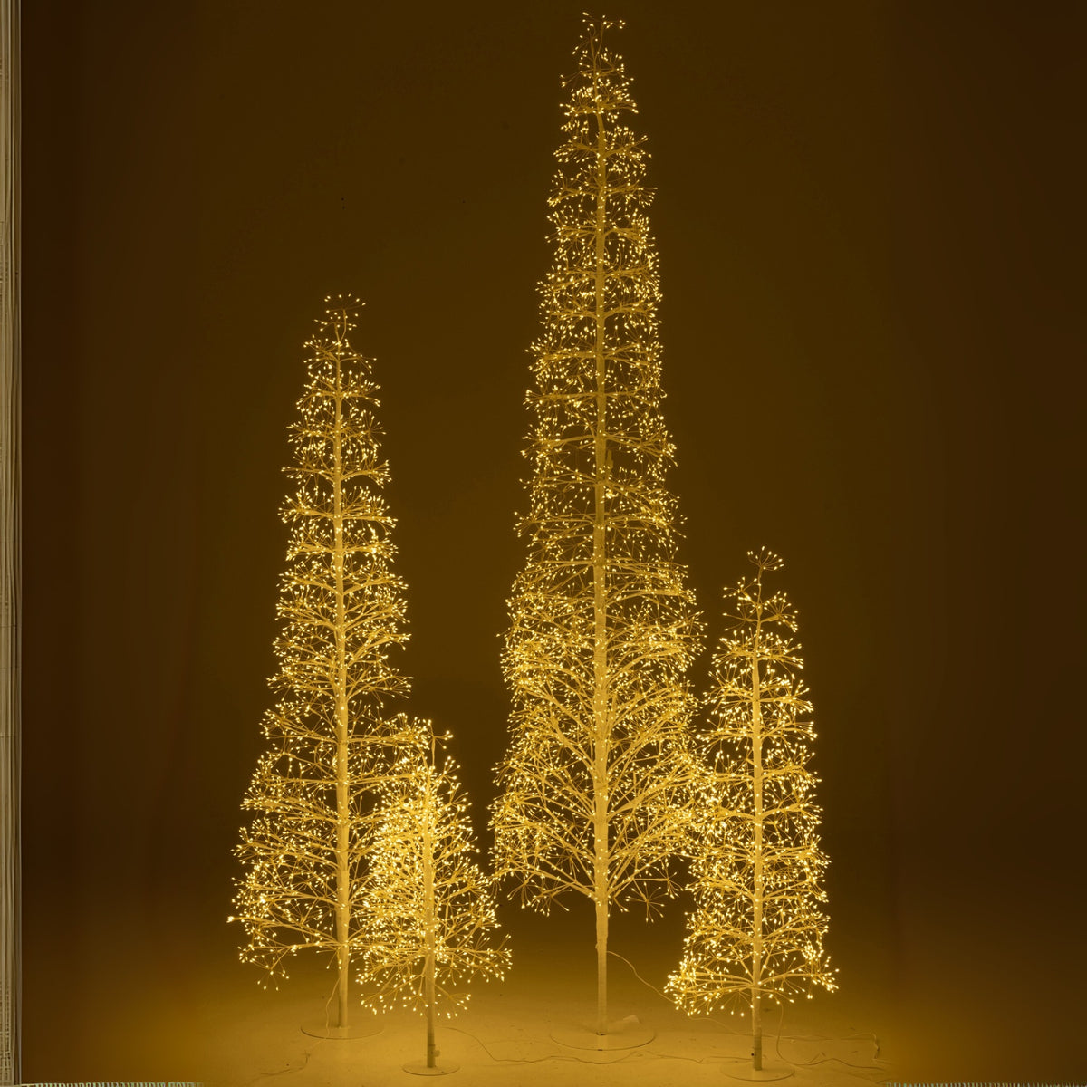 Albero di Natale con Luci a LED Bianco Caldo Ferro Bianco Extra Large H240cm J-Line