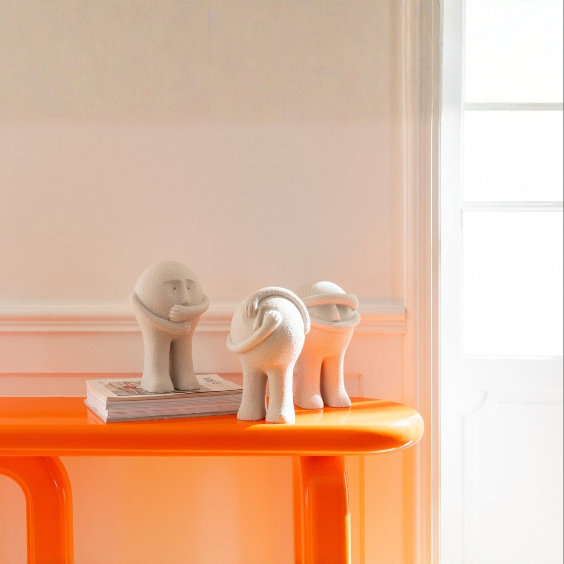 Statuetta Bollie in resina grigio chiaro, grande, assortimento di 3 di J-Line