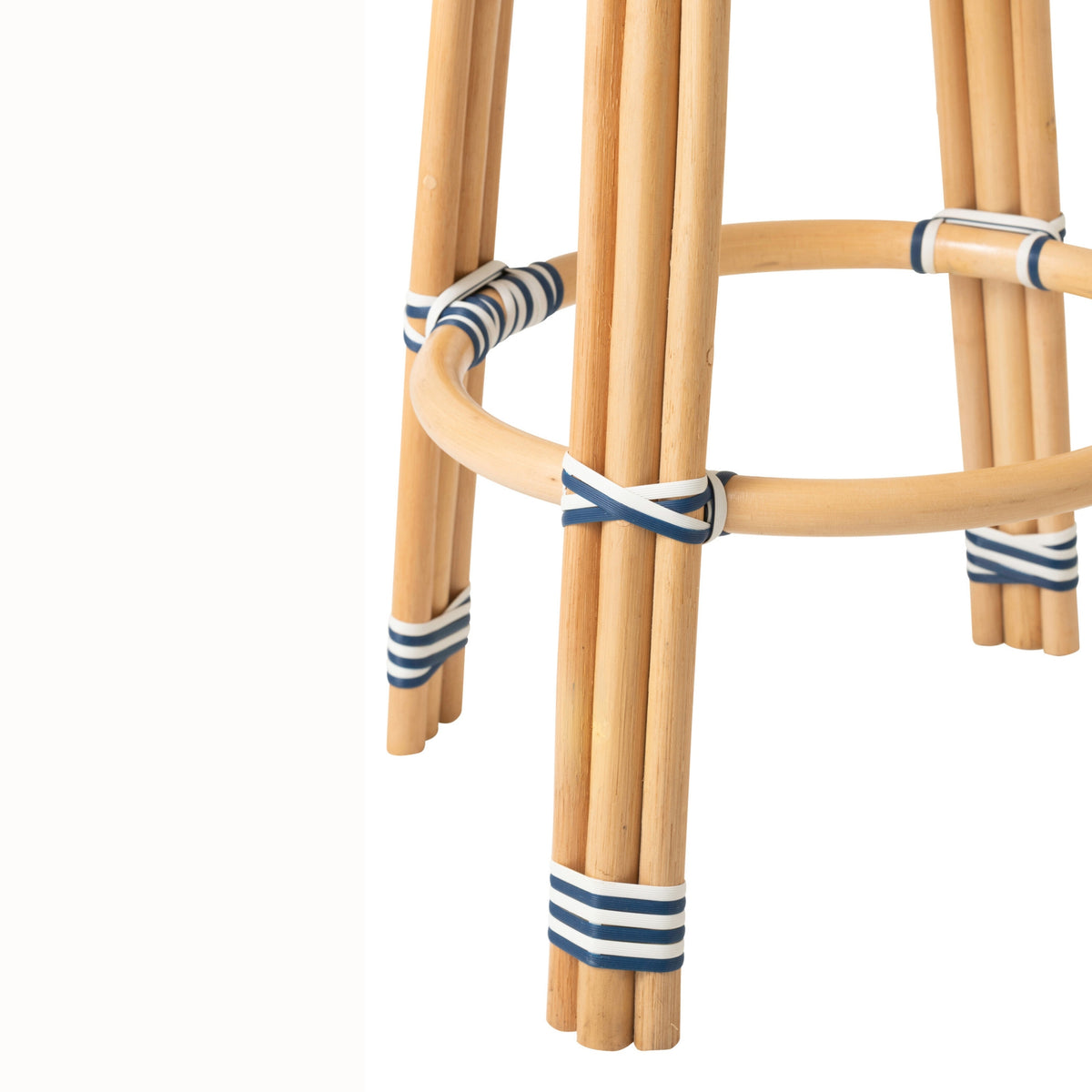 Sgabello da esterno Geo rotondo in rattan blu/bianco J-Line