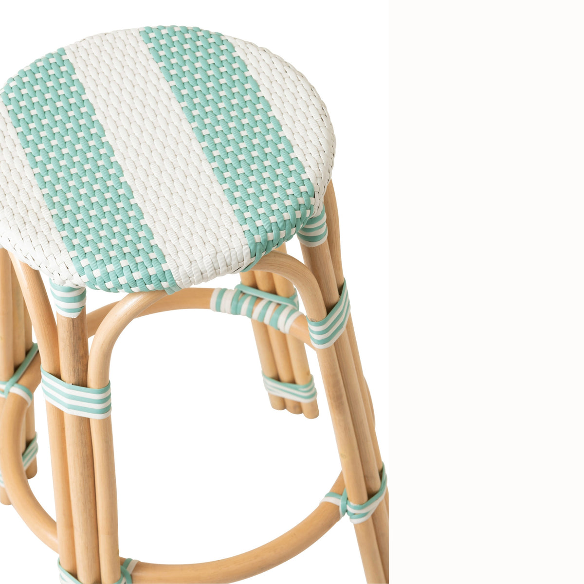 Sgabello da esterno Geo rotondo in rattan azzurro chiaro/bianco J-Line