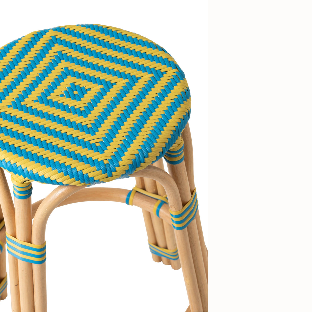 Sgabello da esterno Geo rotondo in rattan giallo/azzurro J-Line