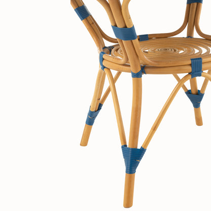 Tavolo da pranzo in rattan blu/bianco J-Line
