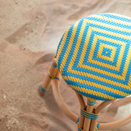 Sgabello da esterno Geo rotondo in rattan giallo/azzurro J-Line