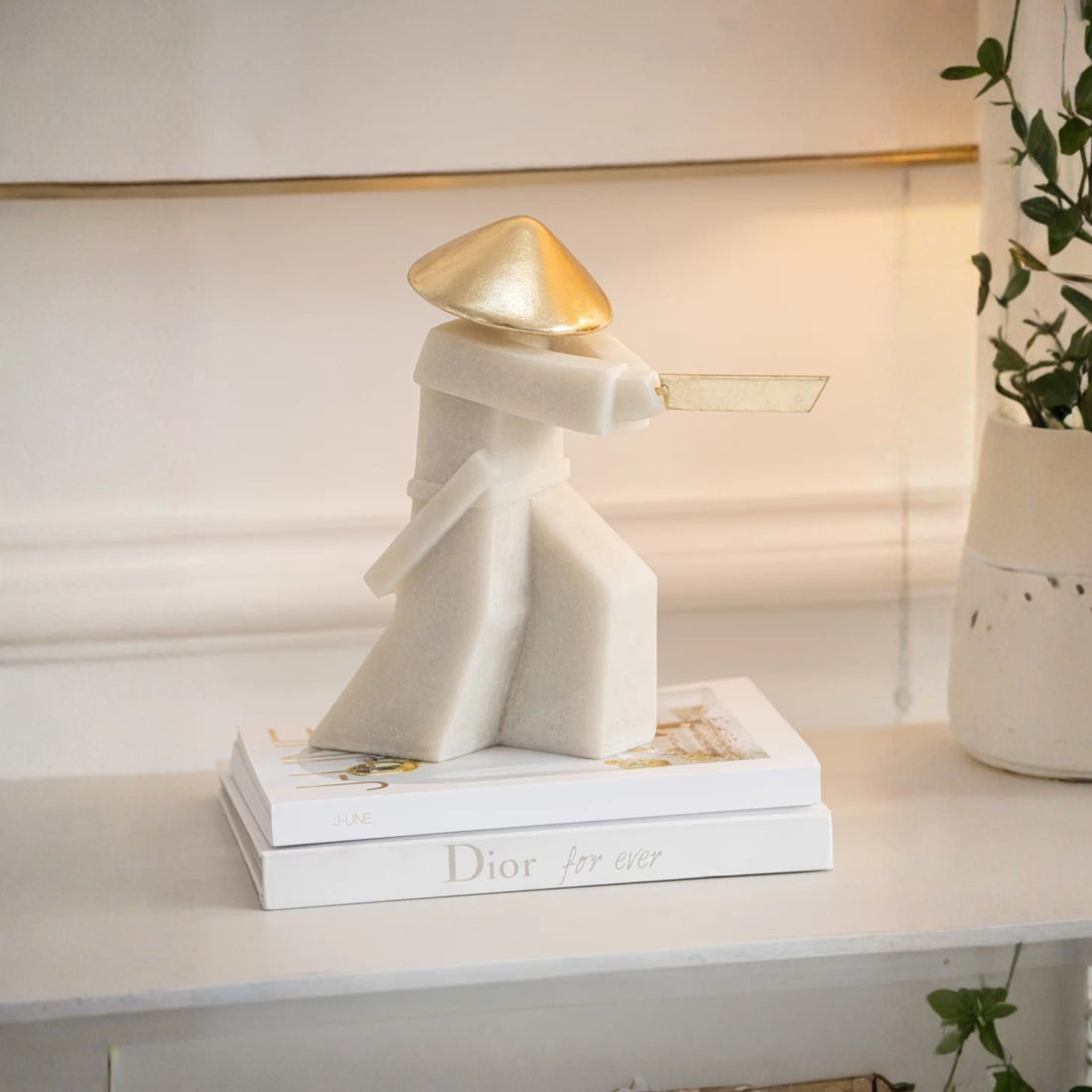 Statuetta Sport di Combattimento Resina Bianca/Oro J-Line