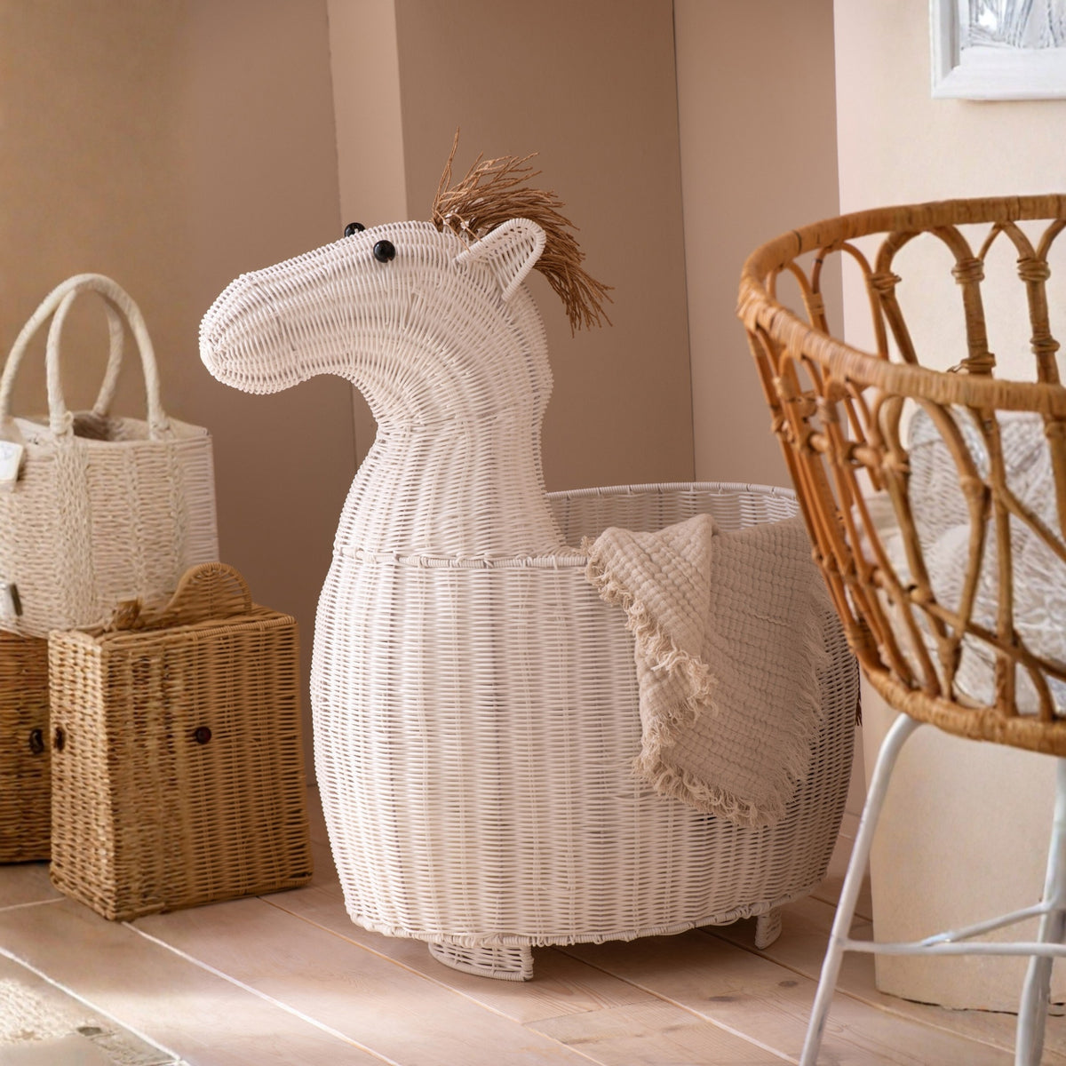Cestino Cavallo in Plastica Bianco J-Line
