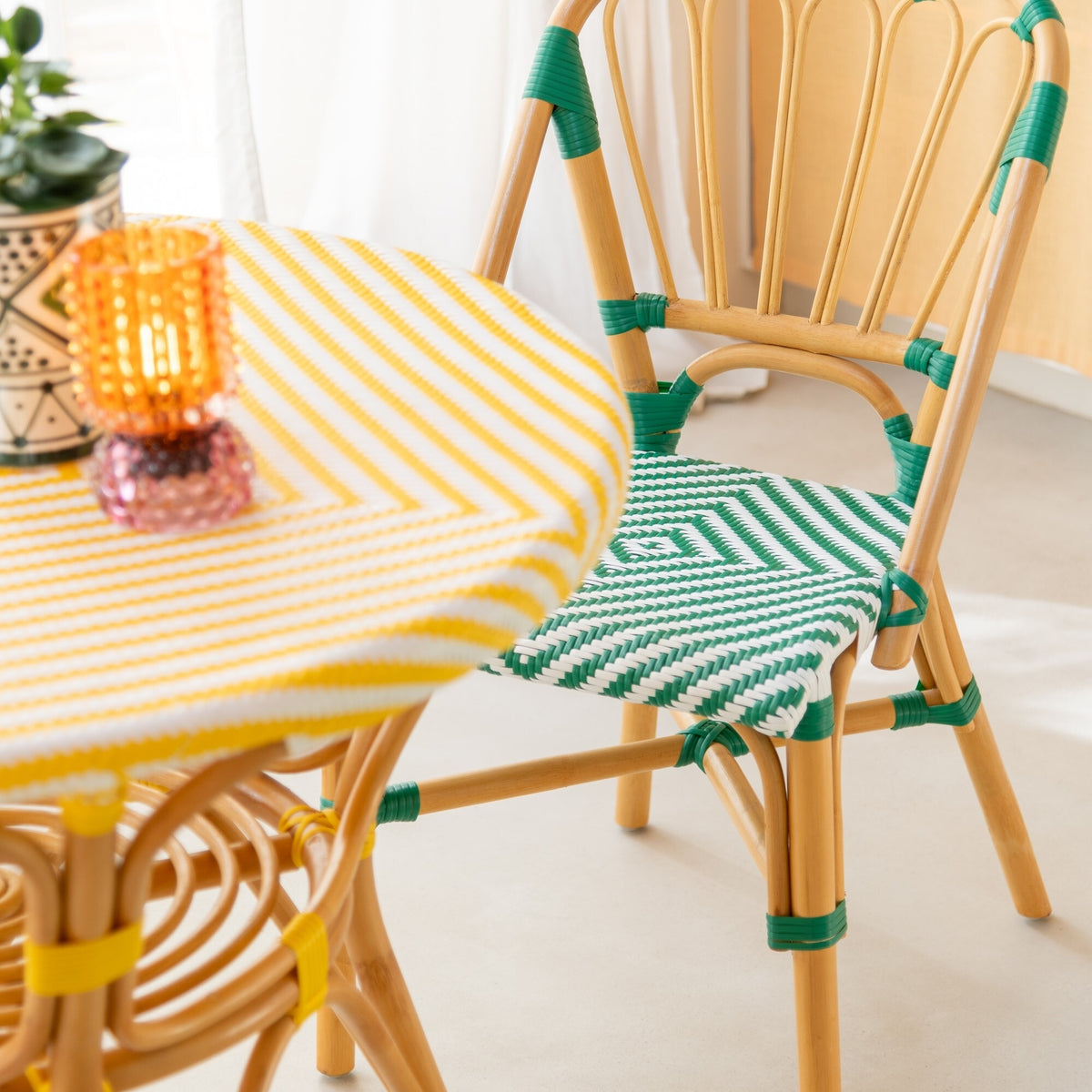 Tavolo da pranzo in rattan giallo/bianco J-Line