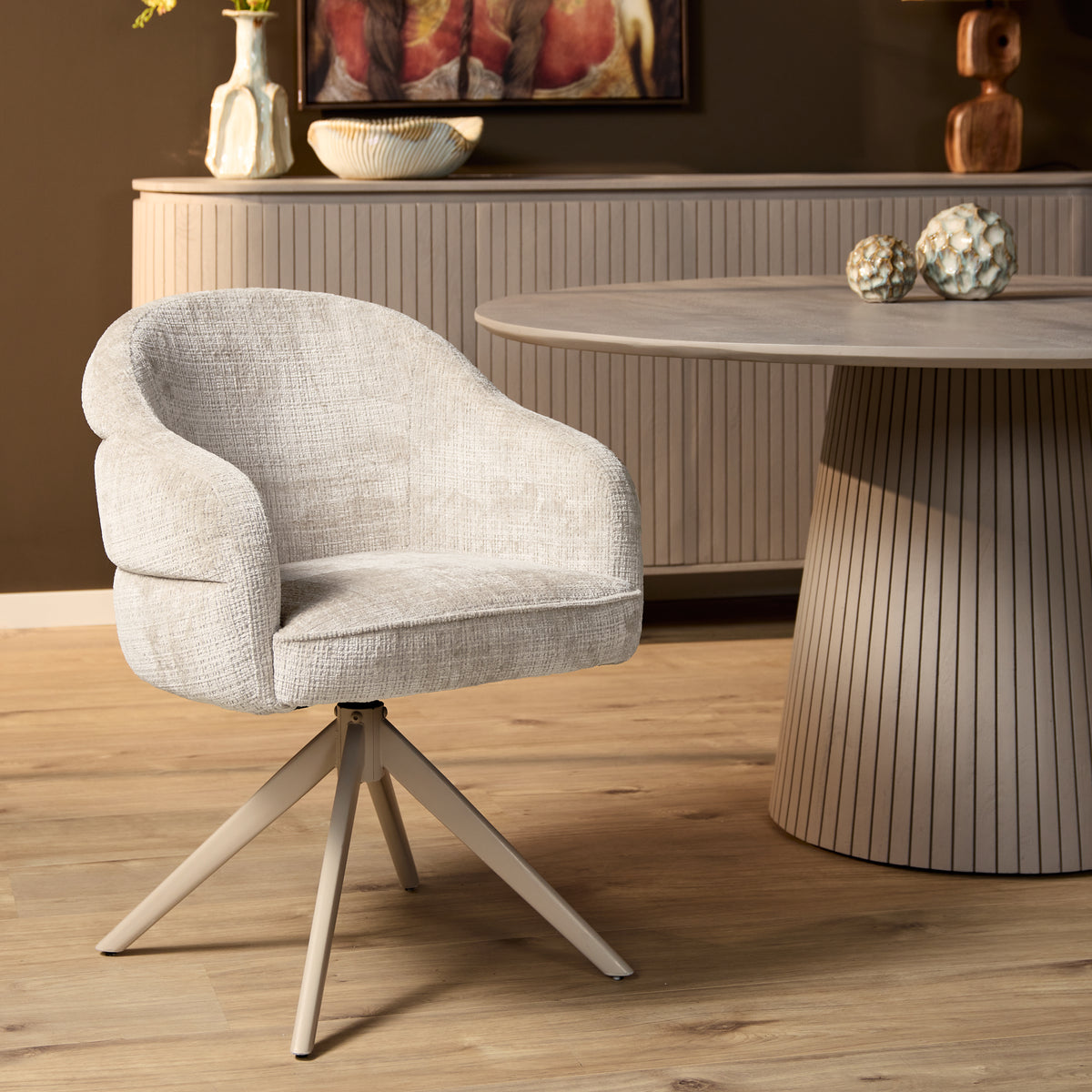 Sedia da pranzo Bella in tessuto bianco sporco con braccioli Starfurn
