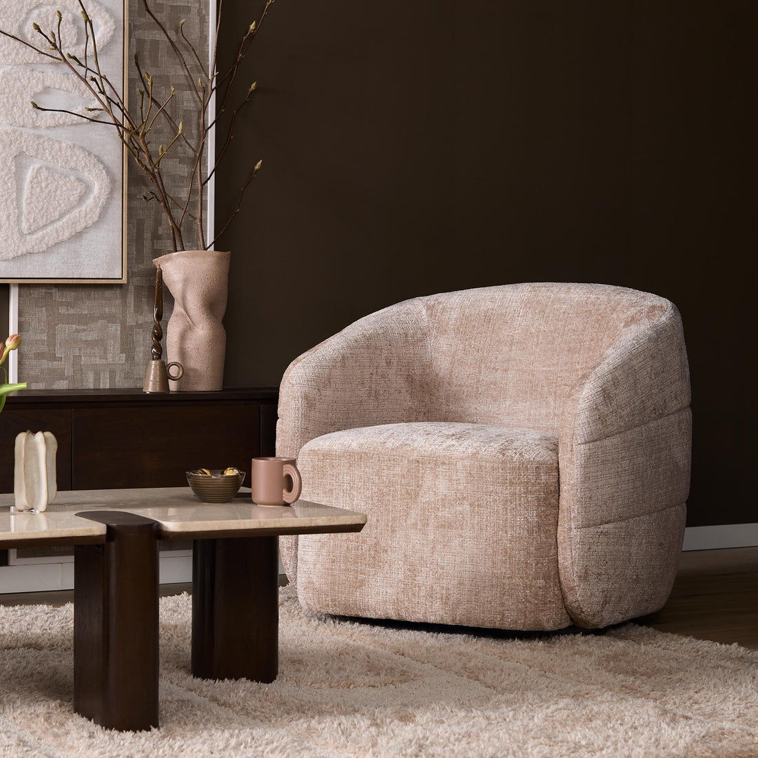 Poltrona Yara girevole in tessuto beige Starfurn
