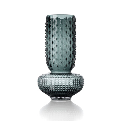 De Sapphire Jewel Vaas Blauw Large van Bazar Bizar, vooraanzicht van de hoge vaas van blauw gerecycled glas