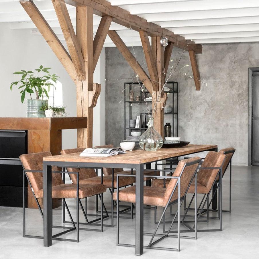 Houten eettafel 225cm naturel teak met zwart frame vooraanzicht