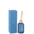 Geurstokjes Accords Essentiels Embruns Marins 250ml van J-Line, blauwe glazen fles met geurstokjes naast de geschenkdoos