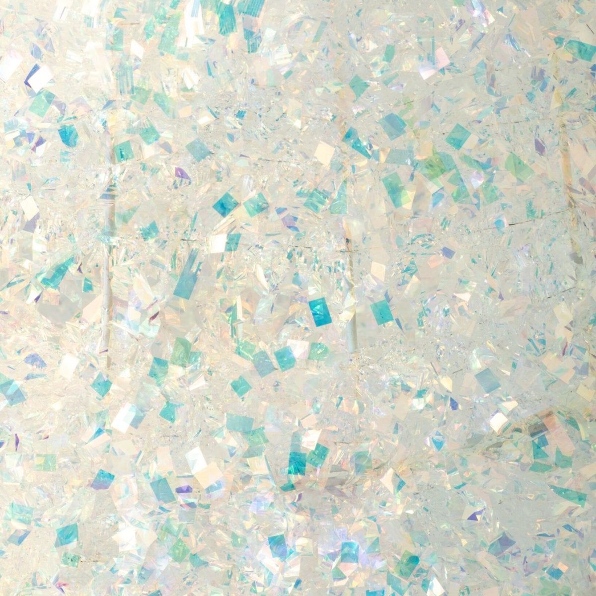 Grote witte sparkling kegel van J-Line in een sfeervolle kerstopstelling