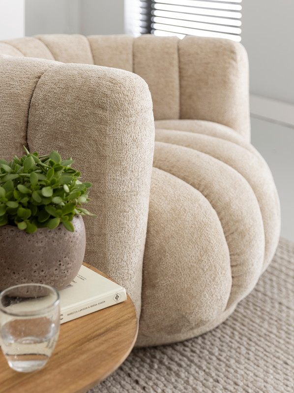 Poltrona Mello girevole in tessuto color crema MUST Living