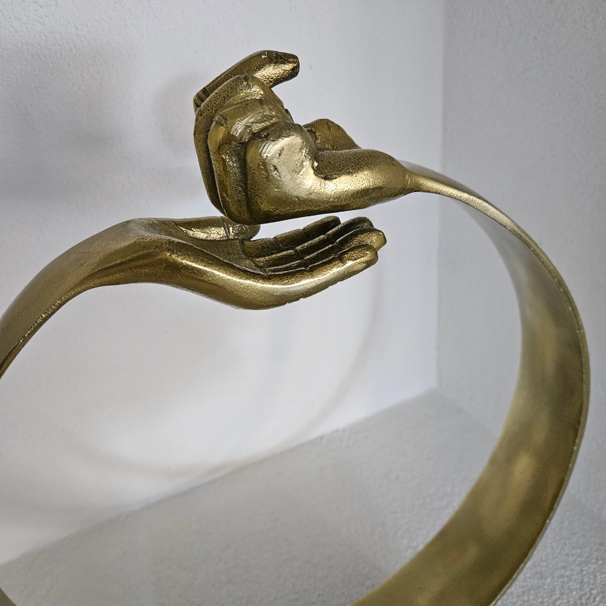 Ornament Handen Goud 34x8x43cm - Beeld - Living Lovely - livinglovely.nl