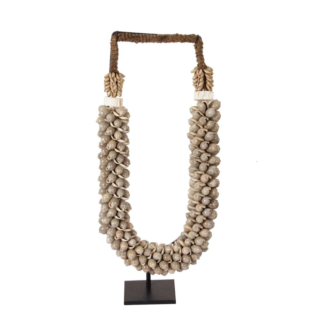 Ornament Indonesische Schelpenketting Mawar Grey/Sand - Pole To Pole - Ornament - Pole To Pole - livinglovely.nl