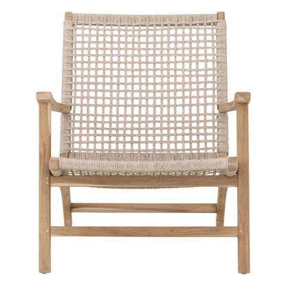William fauteuil van MUST Living recht van voren, armleuningen van teak en zitting van beige touw