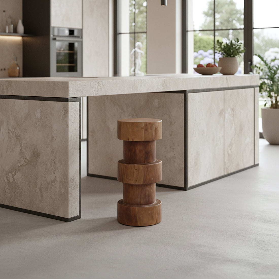 Sgabello da bar Forma Totoma in materiali grezzi naturali